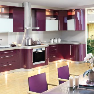 Виолетова кухня-трапезария