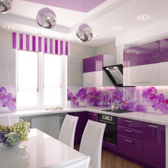 Бяло-виолетова кухня с маса за хранене