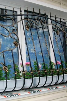 Заварена решетка за прозорци