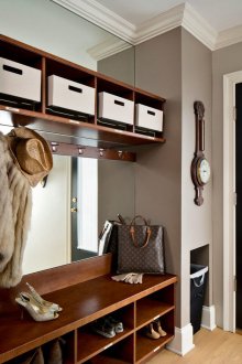 Рафтове и кошници в коридора