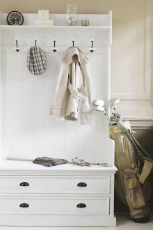 Бели мебели в коридора