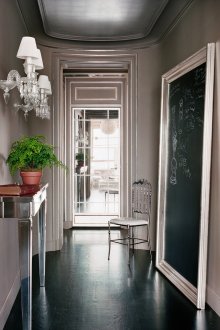 Сребърни елементи в коридора