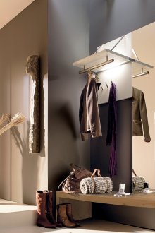 Сиви стени в коридора