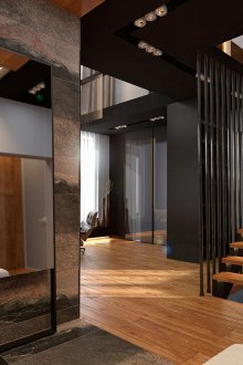 Черно и кафяво коридор