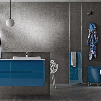 Син шарнирен шарнирен шкаф в банята