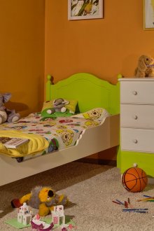 Мебели от бор в интериор на детска стая