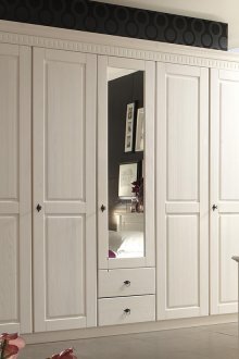 Гардероб за спалня от бял бор