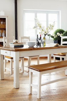 Мебели от бял и кафяв бор за трапезарията