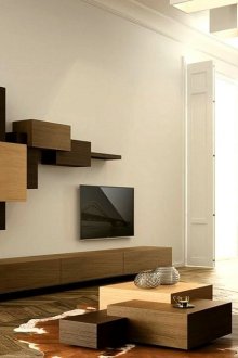 Weiß-braunes Interieur im Stil des Konstruktivismus