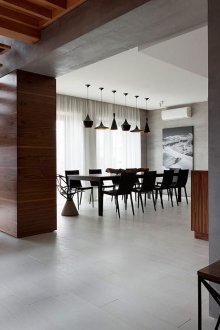 Esszimmer in einem Haus im Konstruktivismusstil