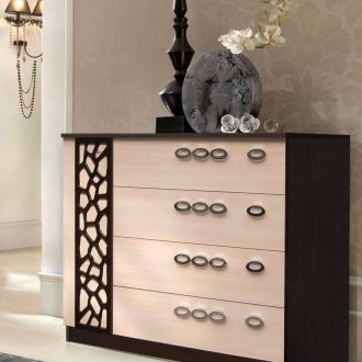 Стилен скрин за венге в коридора