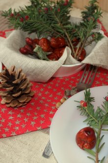 Нова година декорация на маса с ленени салфетки