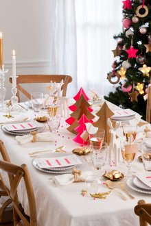 Декорации за масата за Нова година, изработени от цветен картон и хартия