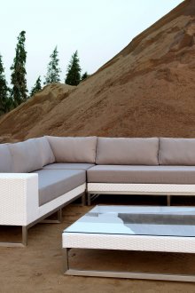 Бял плетен модулен диван и холна маса