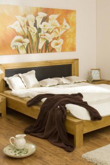 Lukisan dengan bunga di bilik tidur di feng shui