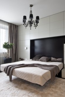 미니멀한 침실의 흰색 스트레치 천장