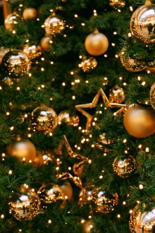 Класически декор за златно коледно дърво