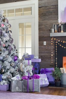 Бяло-виолетово коледно дърво