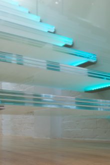 Трислойни стъклени стъпала