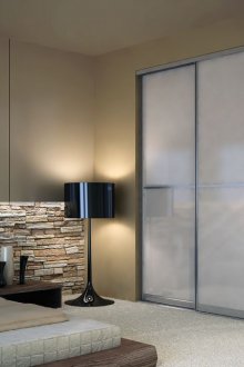 Вграден модерен гардероб в спалнята