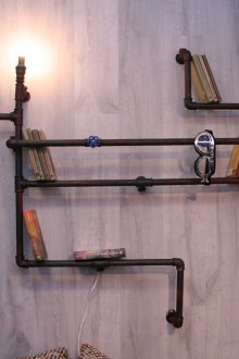 Стенни рафтове за стени в стил таванско помещение