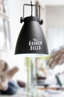 Черно-бяла таванска лампа