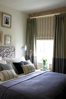 Римски и обикновени завеси в интериора на спалнята