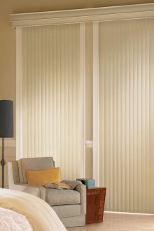 Вертикални щори в дизайна на спалнята