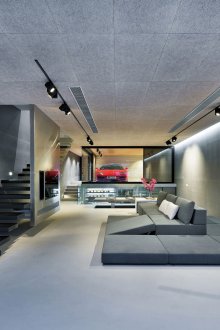 Черни високотехнологични сиви светлини в хол