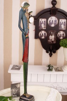 키 큰 개구리 입상