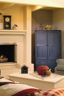 거실의 소박한 조각상