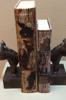 책받침 역할을 하는 말 인형