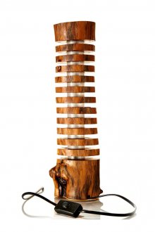 Дървена лампа за маса