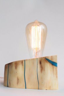 Настолна лампа с тъмно светещ материал