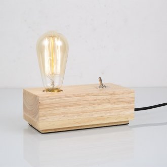 Проста дървена лампа за маса