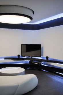 Необичайно осветление на хола