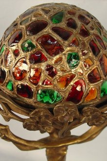 Необичайна настолна лампа в стил Арт Нуво