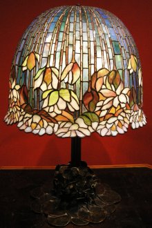 Ярка лампа за маса в стил Арт Нуво