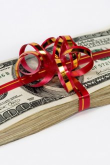 Лентата при правене на пари като подарък