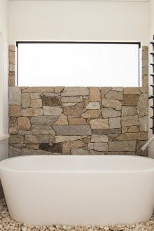 Batu-batu dalam reka bentuk bilik mandi