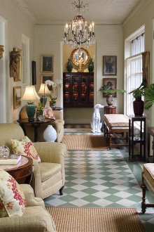 Класически полилей в малка всекидневна