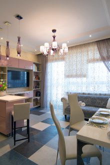 Кухня-хол с достъп до балкона