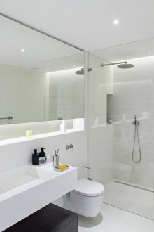 Bilik mandi yang terang