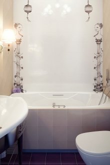 Bilik mandi yang berwarna-warni Violet