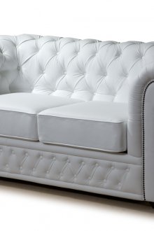 세련된 화이트 가죽 소파