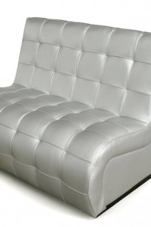 팔걸이가 없는 실버 가죽 소파