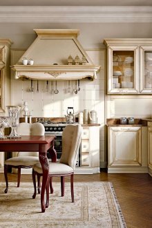 Бежови и черешови мебели в кухнята