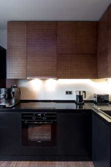 Black, brown and white colors in the kitchen.