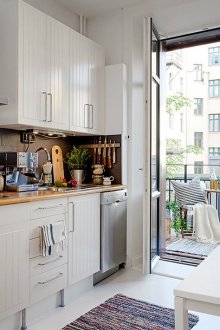 Cozy kitchen with access to the balcony