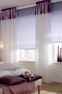 Люлякови ролетни щори в спалнята